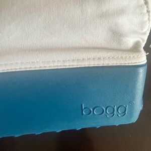 Bog Blue and White Organizer pouch